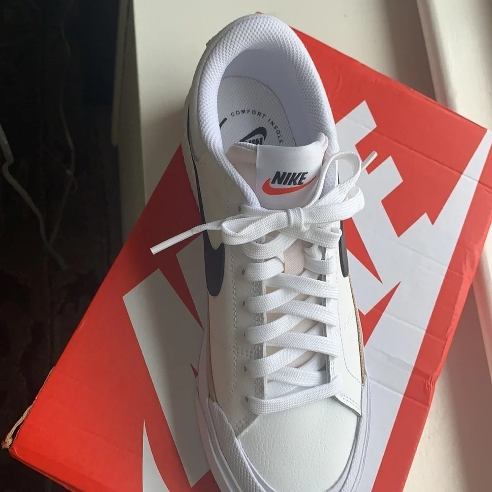 COPY - Nike - Picture 2 of 6